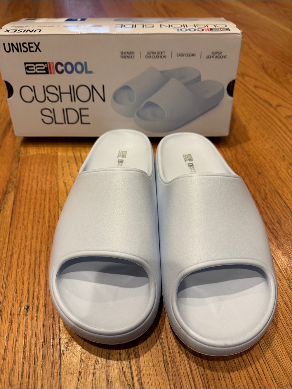 Unisex 32 degree cool Cushion Slide Sandals - light blue. Women’s 9-10/Mens 7-8